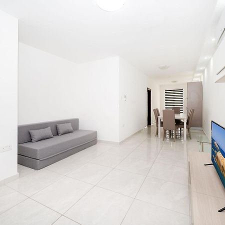 Vela Blu Apartments - Rose Court グジラ エクステリア 写真
