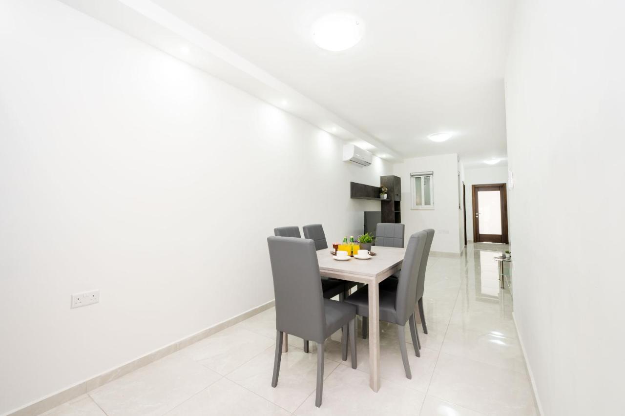 Vela Blu Apartments - Rose Court グジラ エクステリア 写真