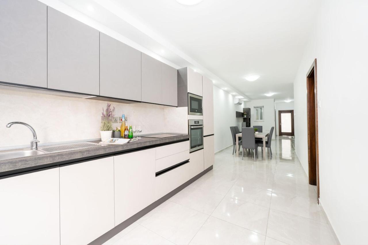 Vela Blu Apartments - Rose Court グジラ エクステリア 写真
