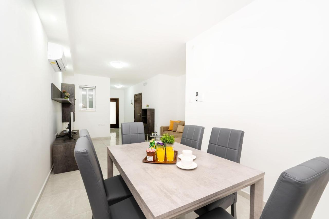 Vela Blu Apartments - Rose Court グジラ エクステリア 写真