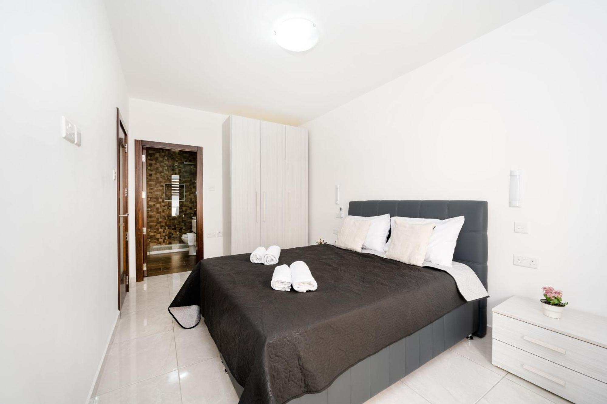Vela Blu Apartments - Rose Court グジラ エクステリア 写真