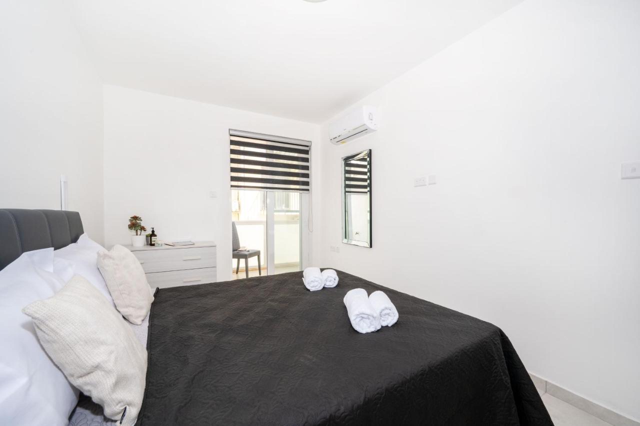 Vela Blu Apartments - Rose Court グジラ エクステリア 写真