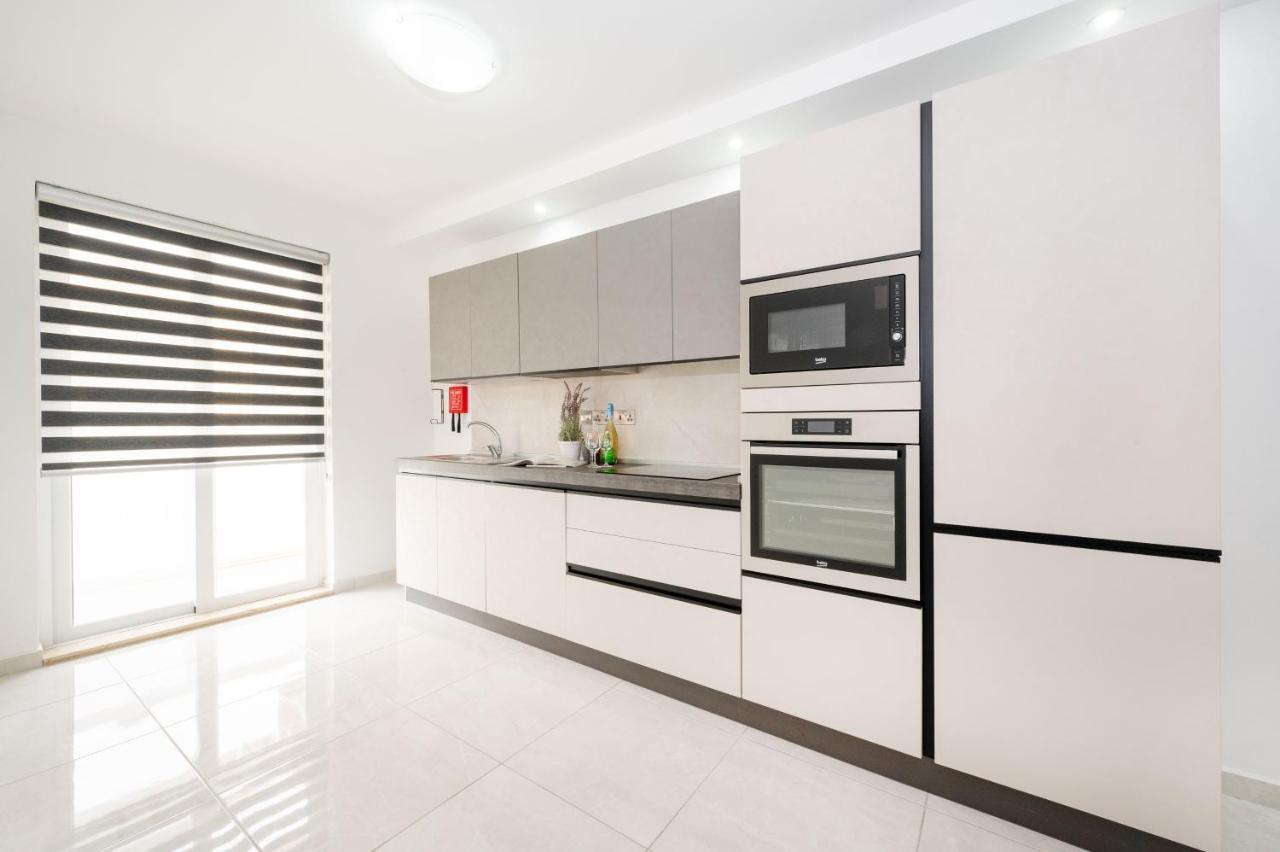 Vela Blu Apartments - Rose Court グジラ エクステリア 写真