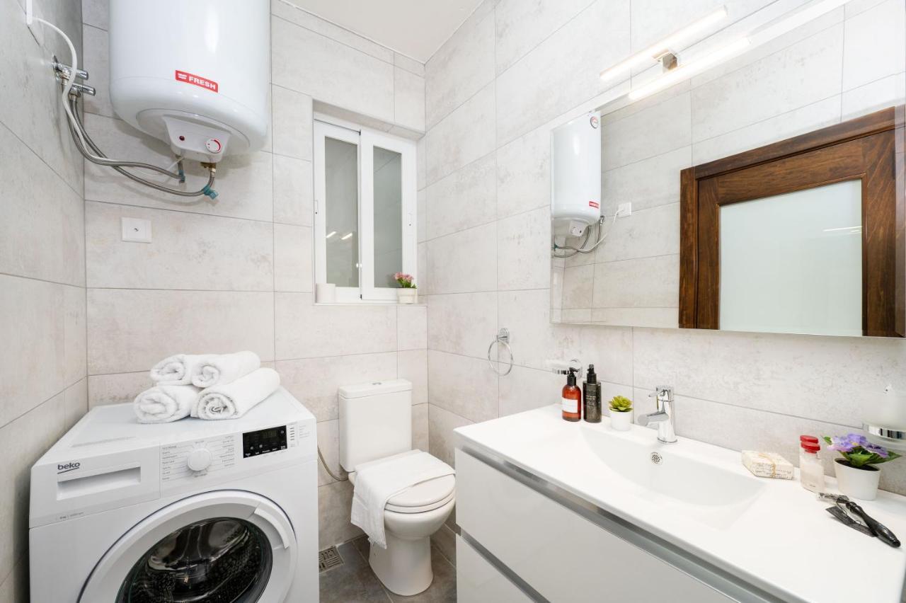 Vela Blu Apartments - Rose Court グジラ エクステリア 写真