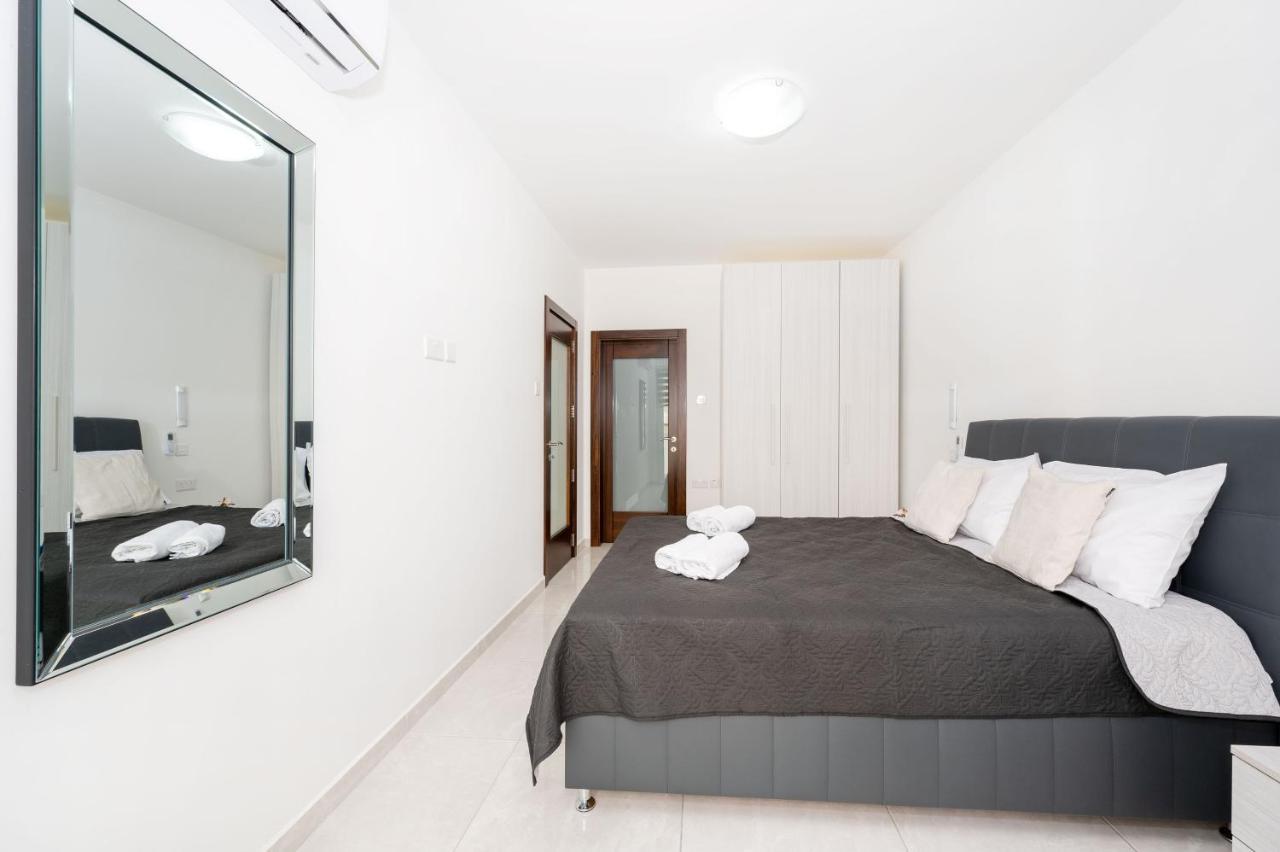 Vela Blu Apartments - Rose Court グジラ エクステリア 写真