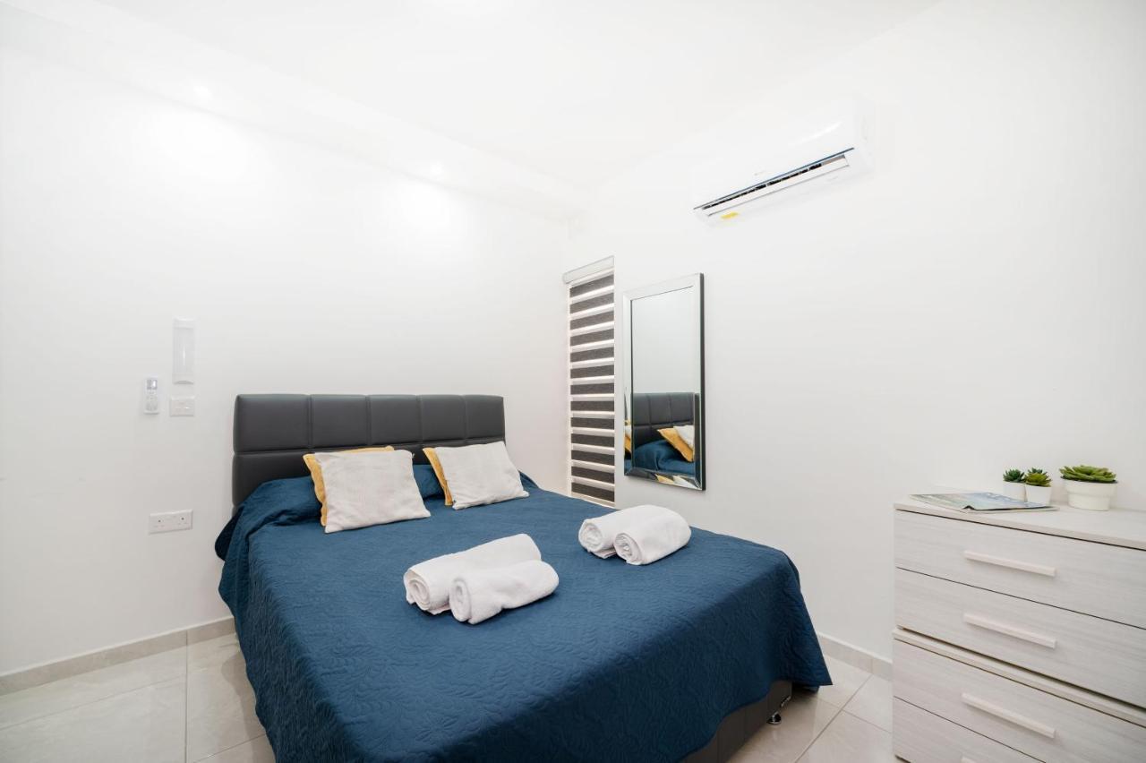 Vela Blu Apartments - Rose Court グジラ エクステリア 写真