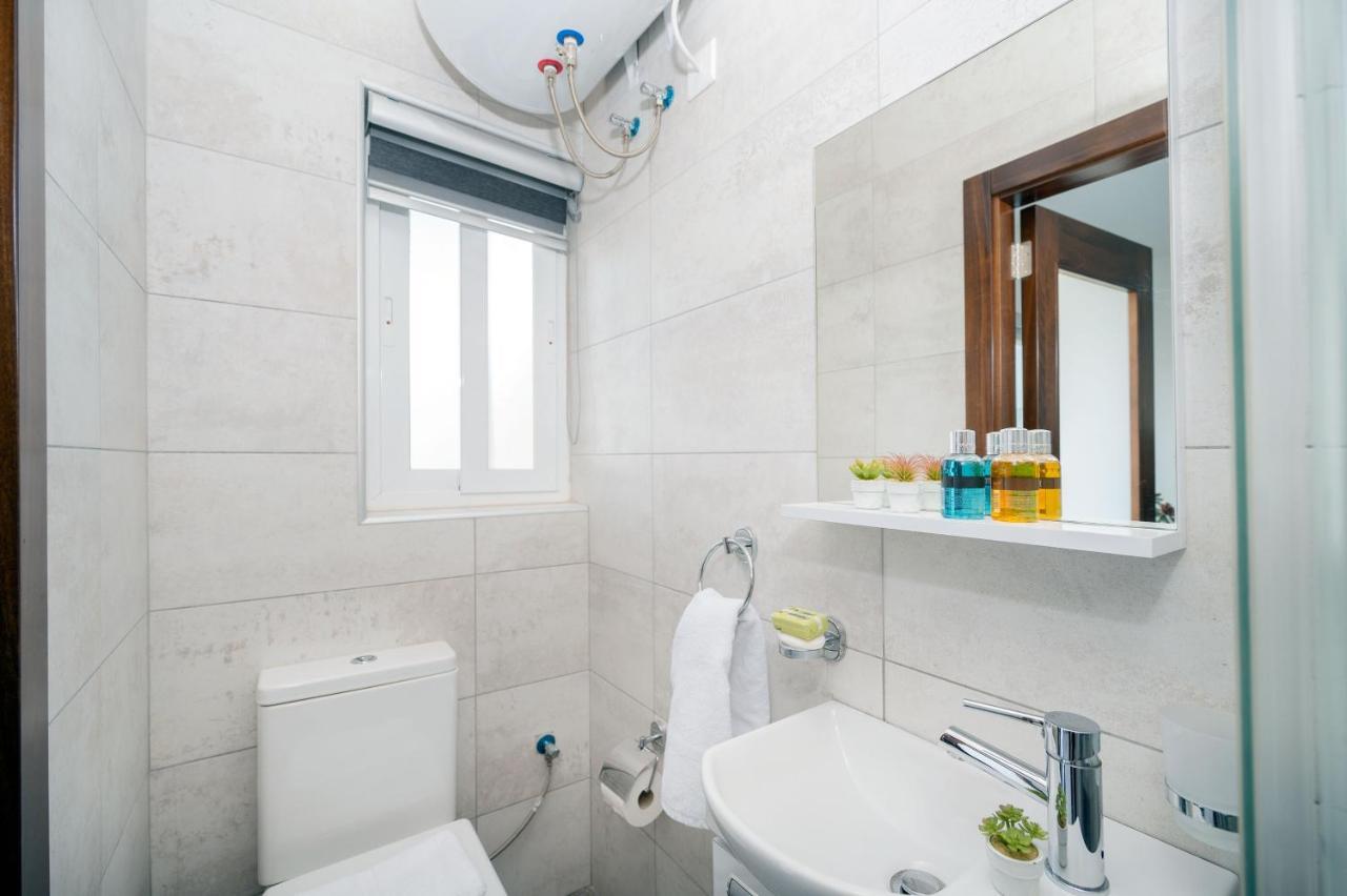 Vela Blu Apartments - Rose Court グジラ エクステリア 写真