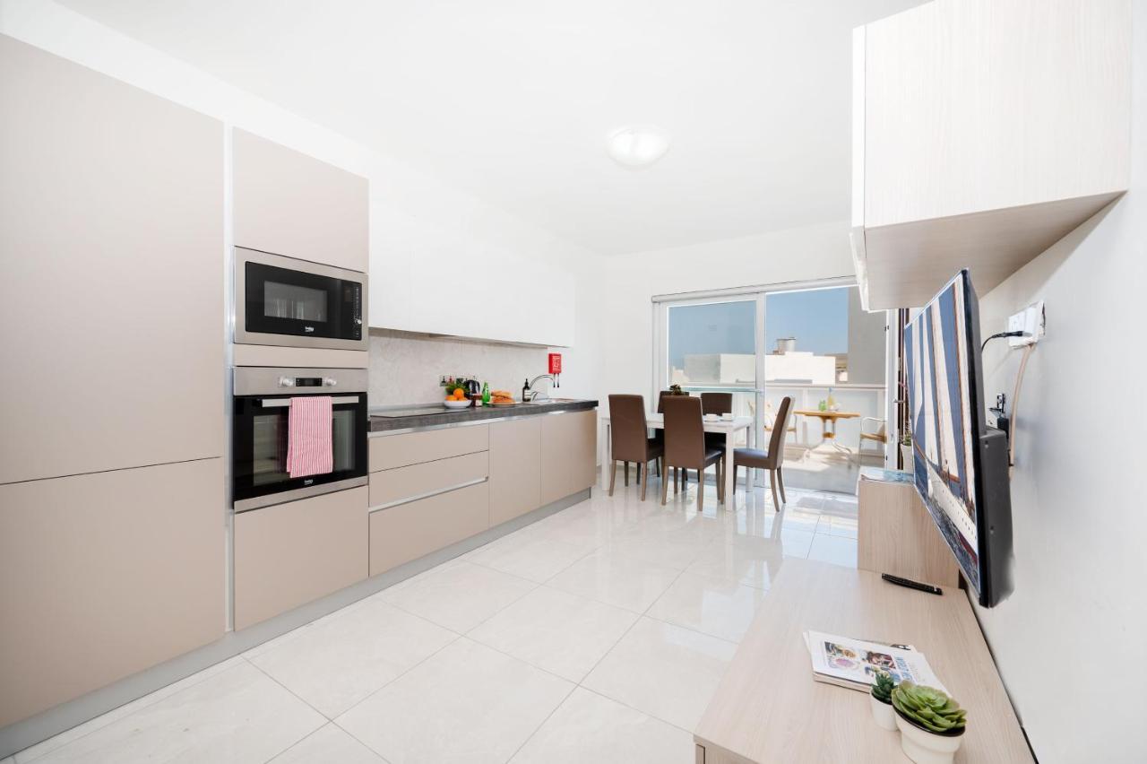 Vela Blu Apartments - Rose Court グジラ エクステリア 写真