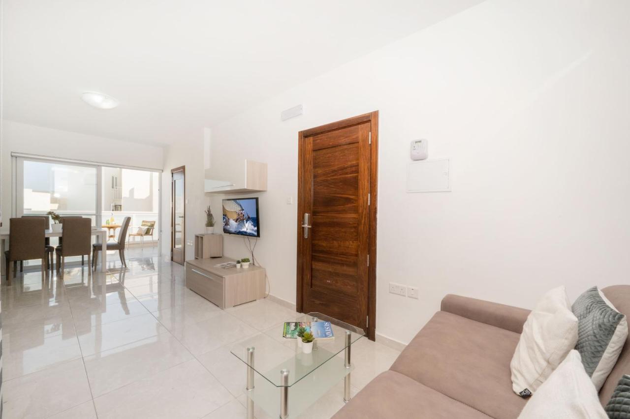Vela Blu Apartments - Rose Court グジラ エクステリア 写真