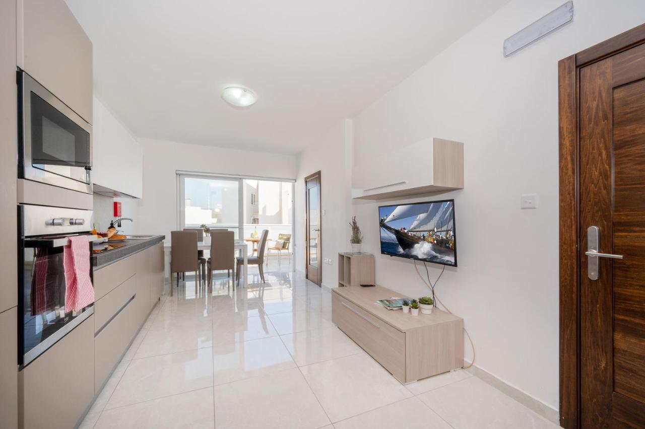 Vela Blu Apartments - Rose Court グジラ エクステリア 写真