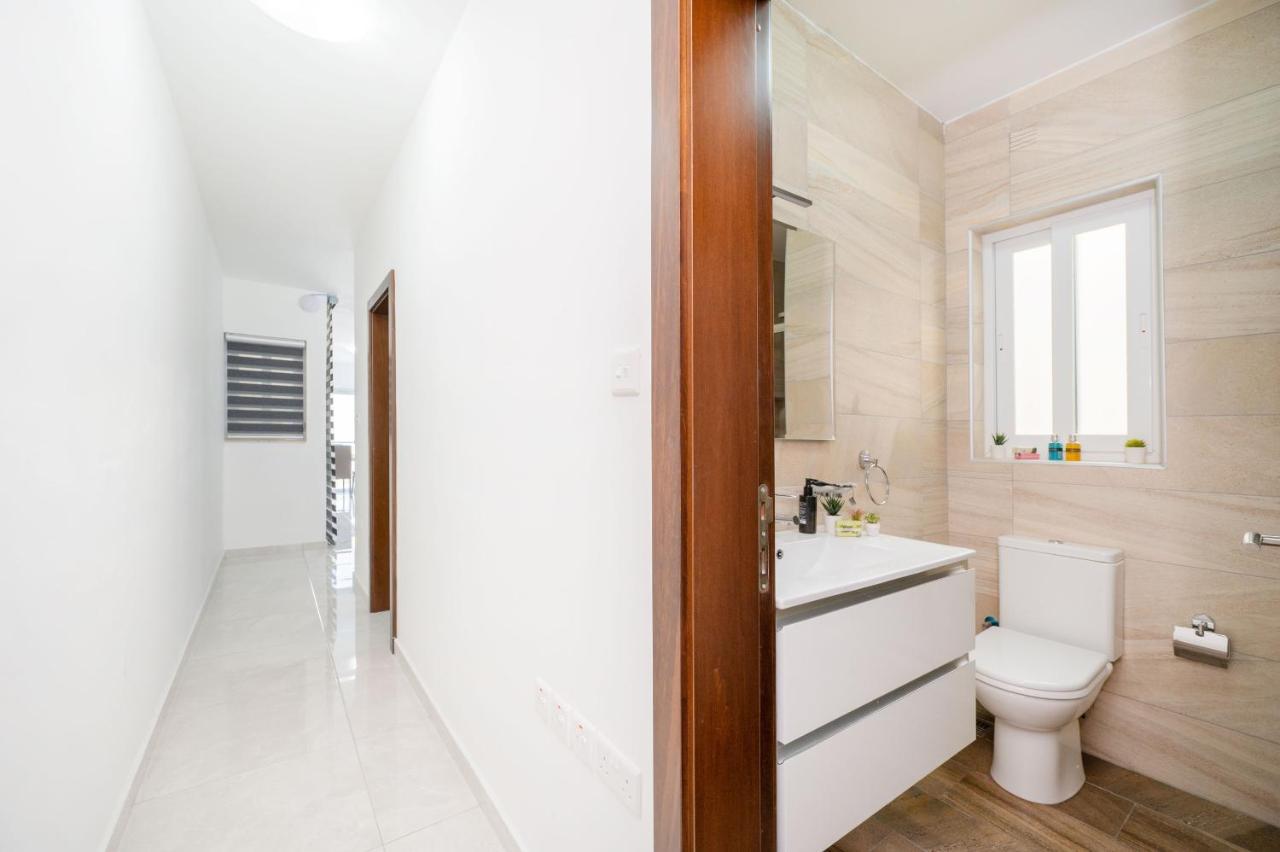 Vela Blu Apartments - Rose Court グジラ エクステリア 写真