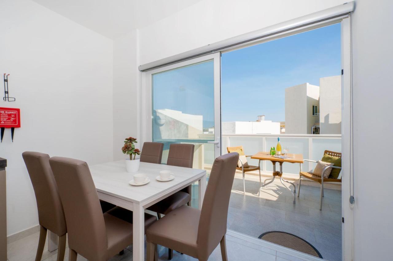 Vela Blu Apartments - Rose Court グジラ エクステリア 写真