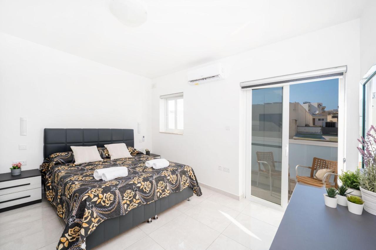 Vela Blu Apartments - Rose Court グジラ エクステリア 写真