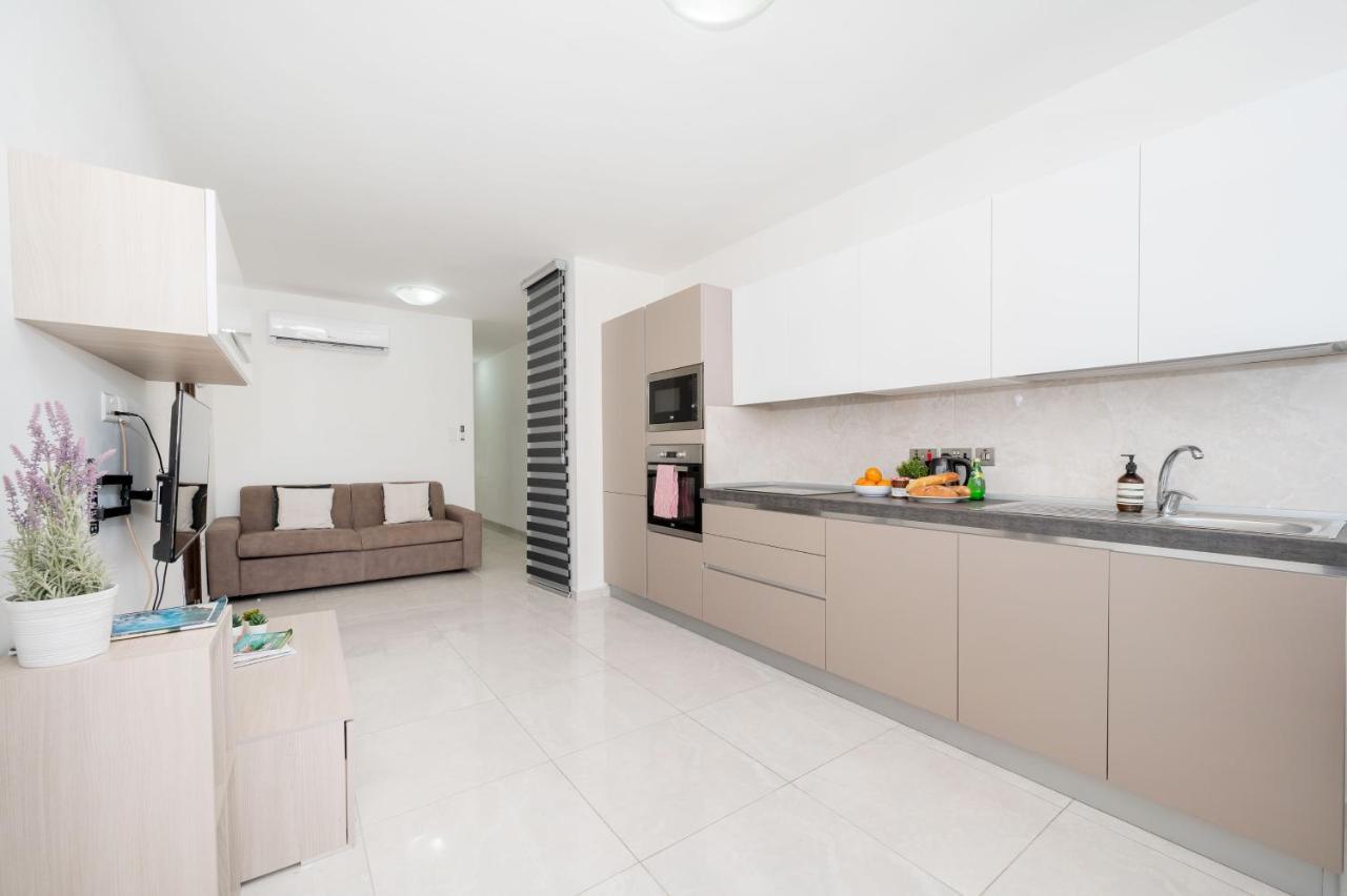 Vela Blu Apartments - Rose Court グジラ エクステリア 写真