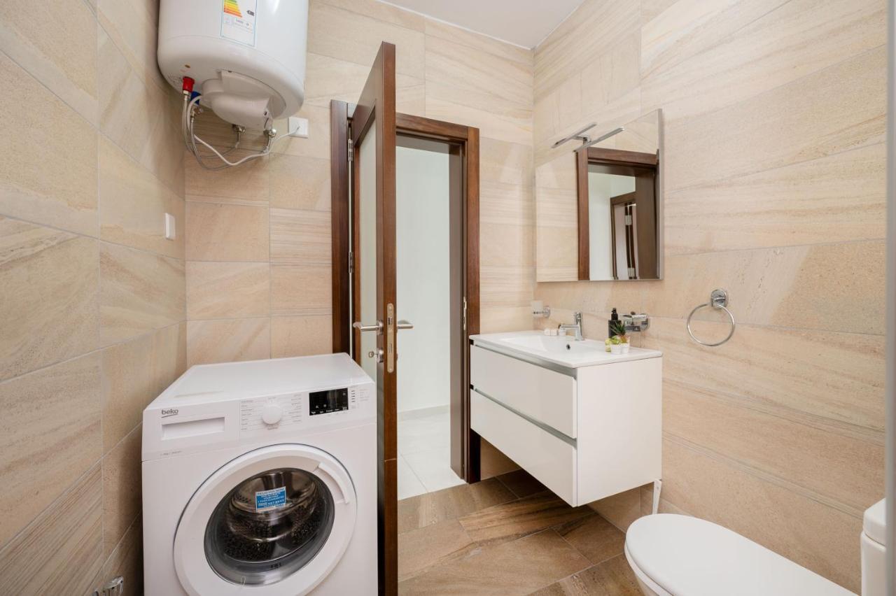 Vela Blu Apartments - Rose Court グジラ エクステリア 写真