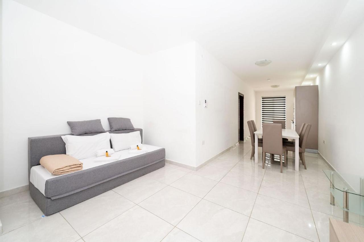 Vela Blu Apartments - Rose Court グジラ エクステリア 写真