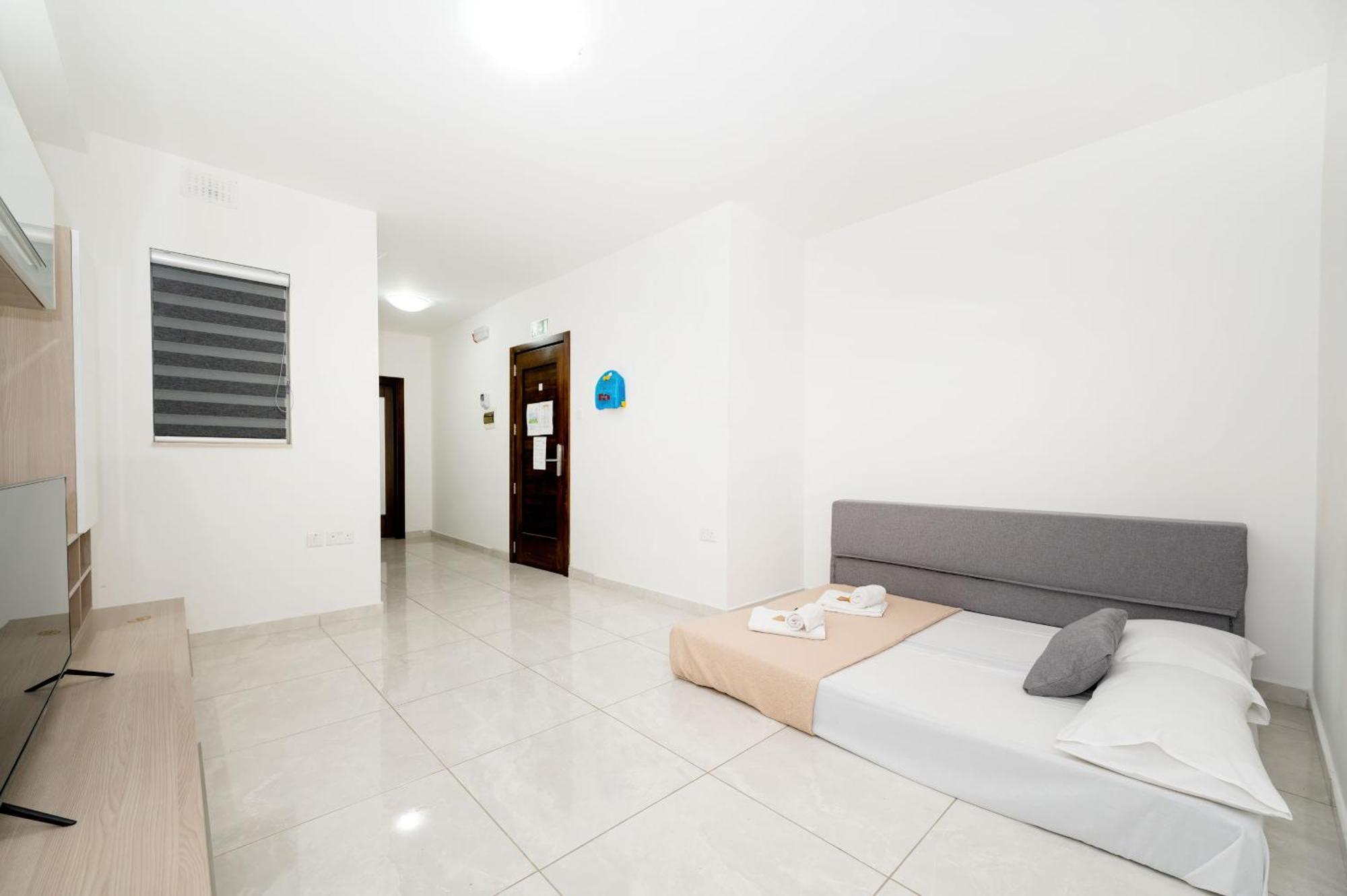 Vela Blu Apartments - Rose Court グジラ エクステリア 写真