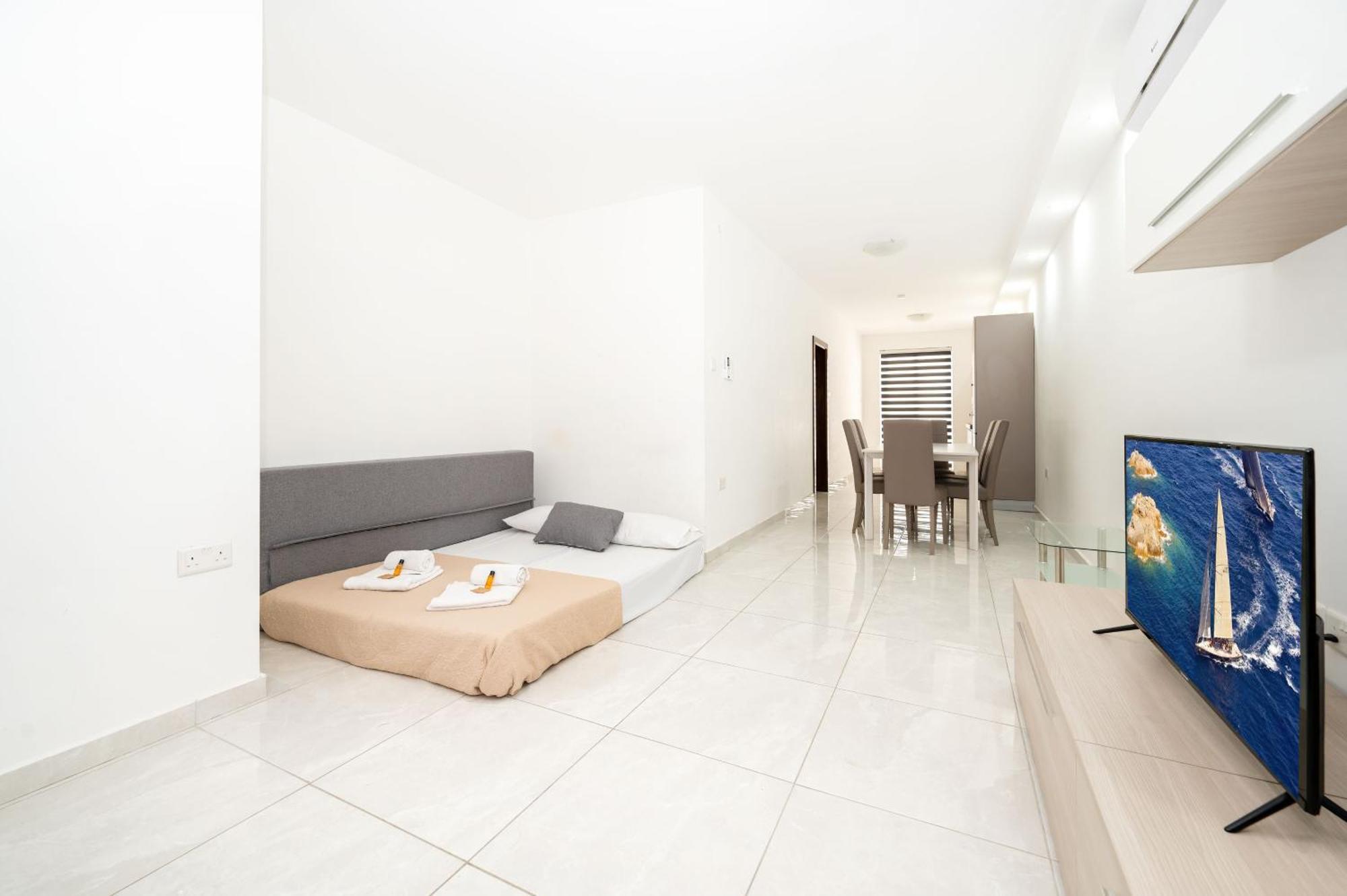 Vela Blu Apartments - Rose Court グジラ エクステリア 写真