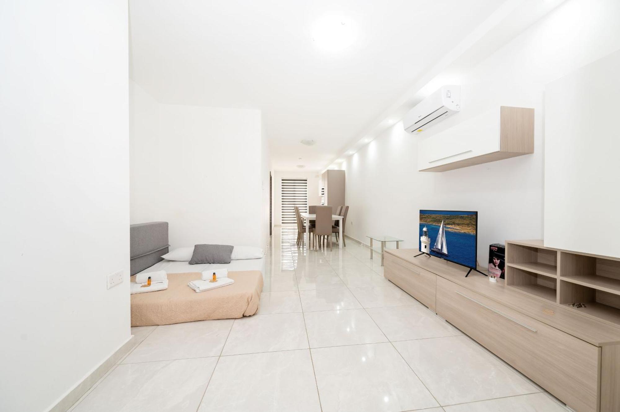 Vela Blu Apartments - Rose Court グジラ エクステリア 写真