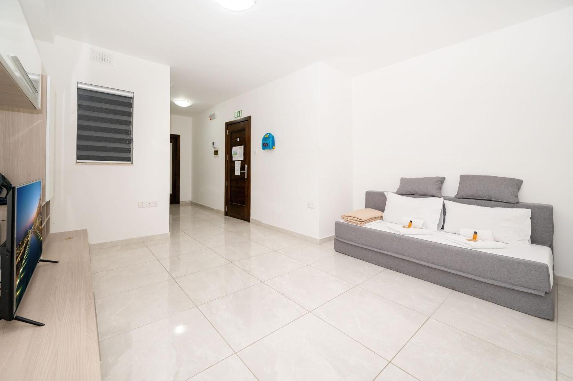 Vela Blu Apartments - Rose Court グジラ エクステリア 写真